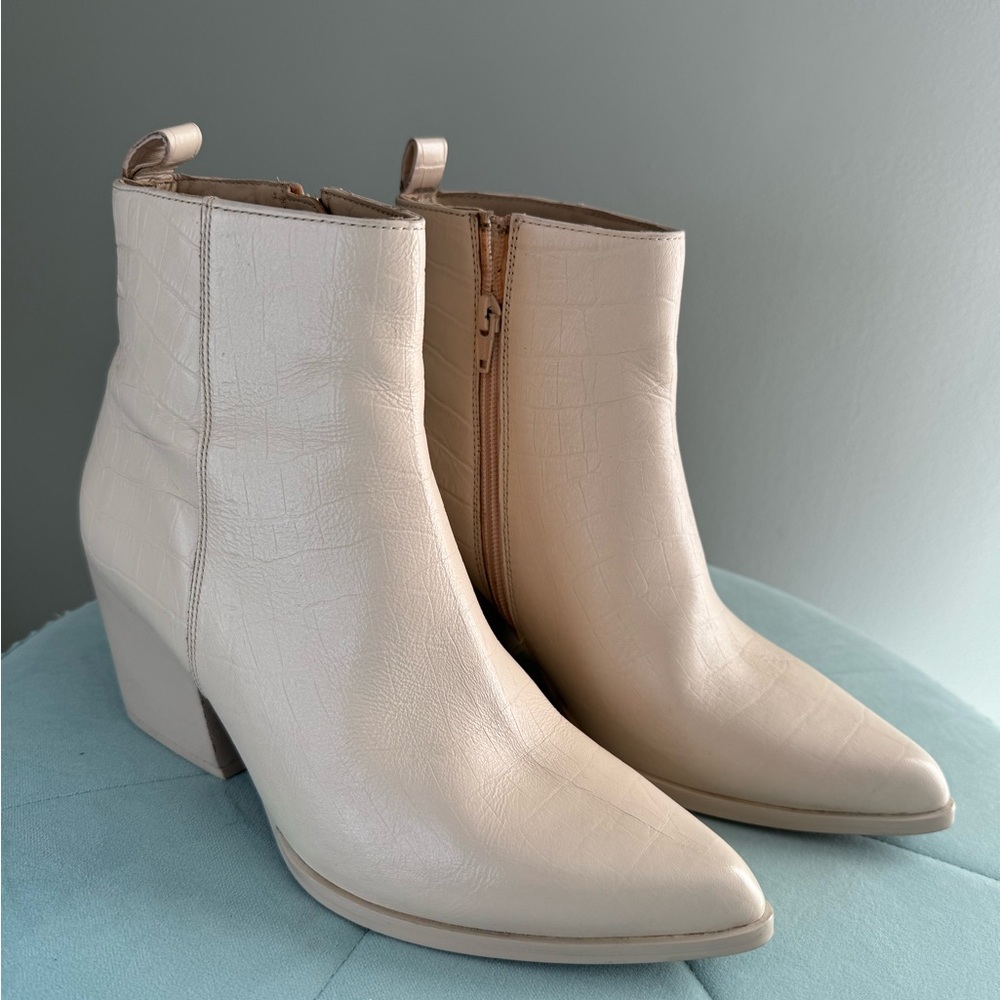 Sechelles Aboard Croc western heel leather boots, size 8, cream-ivory-beige